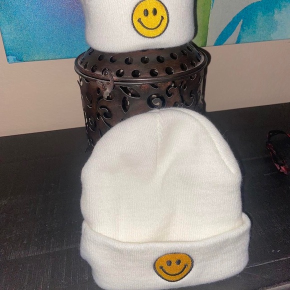 Men’s smiley face beanie matching set white headwear zumiez winter streetwear - Picture 14 of 15